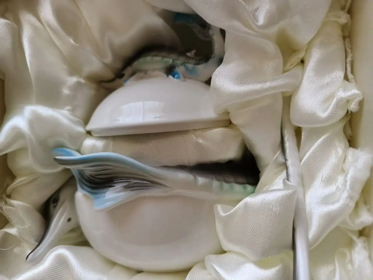 Фарфоровая икорница с ложкой в подарочной упаковке - Барахолка в Нежинка