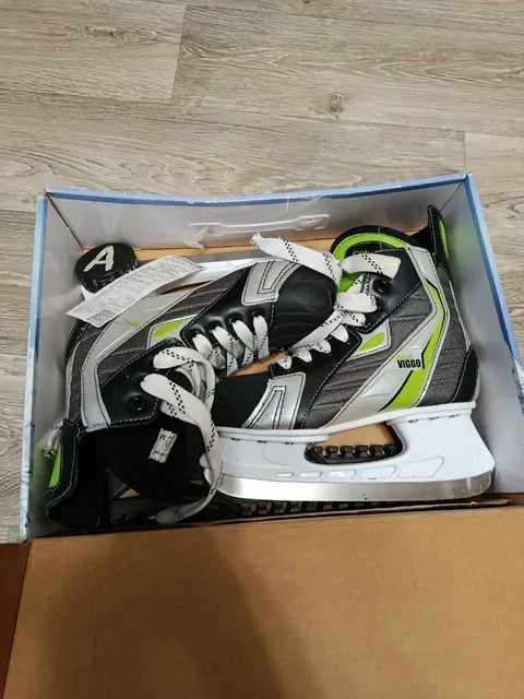 Продажа коньков женских и хоккейных - частное объявление в Нежинка