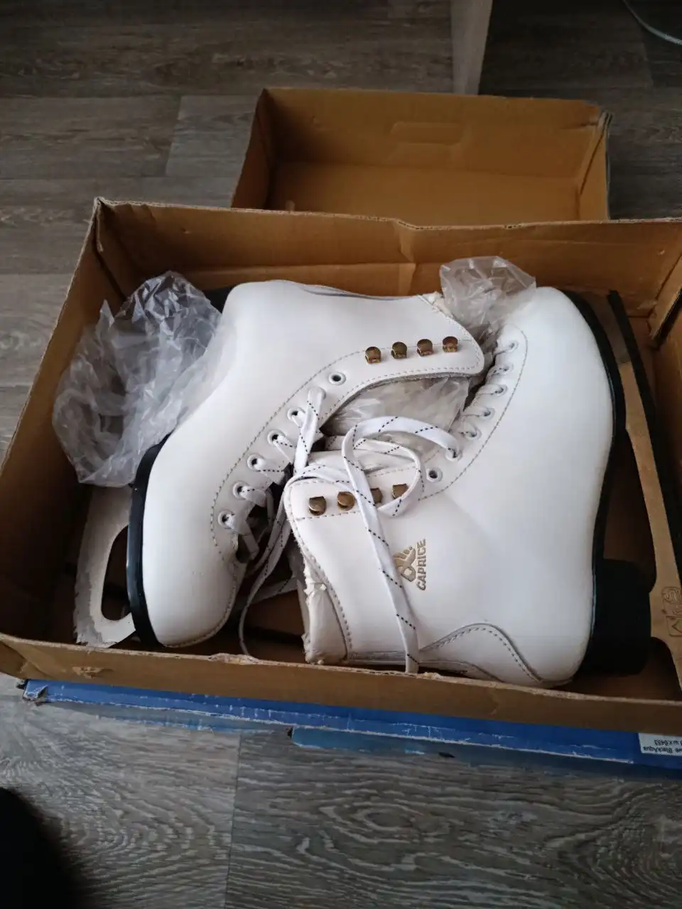 Продажа коньков женских и хоккейных - Спортивный инвентарь (Хобби и отдых) в Нежинка