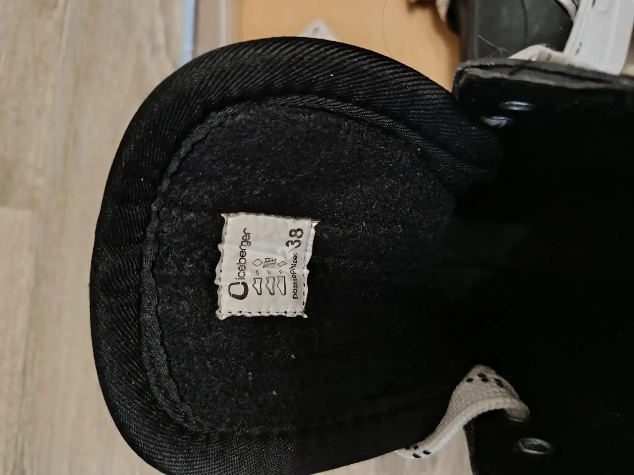 Продажа коньков женских и хоккейных - Спортивный инвентарь (Хобби и отдых) в Нежинка