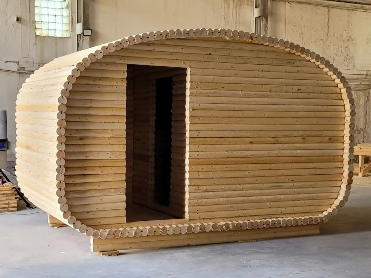 Баня-бочка из бревна с современным дизайном и традиционными свойствами - Бани и сауны (Для дома и дачи) в Нежинка