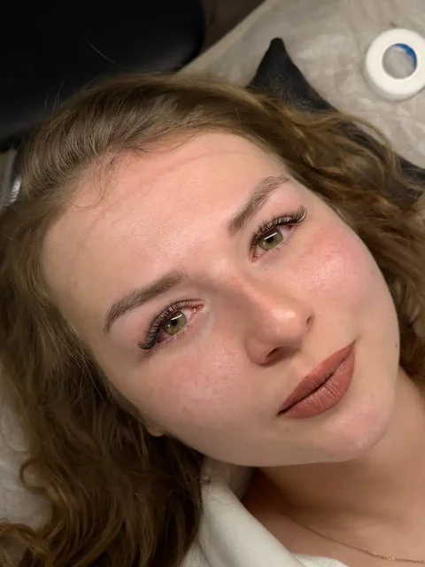 Оформление бровей и наращивание ресниц в Нежинке - Косметология в Нежинка