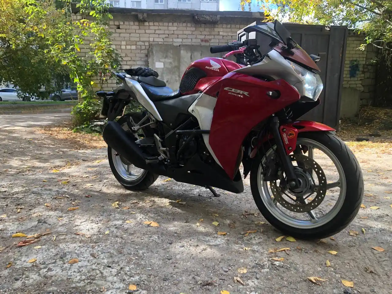 Продается Honda CBR250R