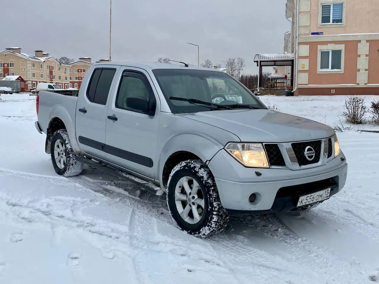 Продам рамный полноприводный внедорожник Nissan Navara 2006 года