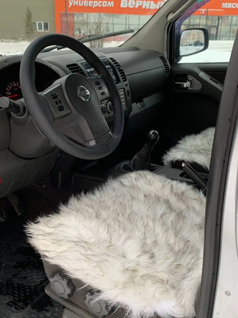 Продам рамный полноприводный внедорожник Nissan Navara 2006 года