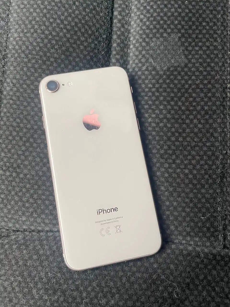 Продаю телефон Айфон 8