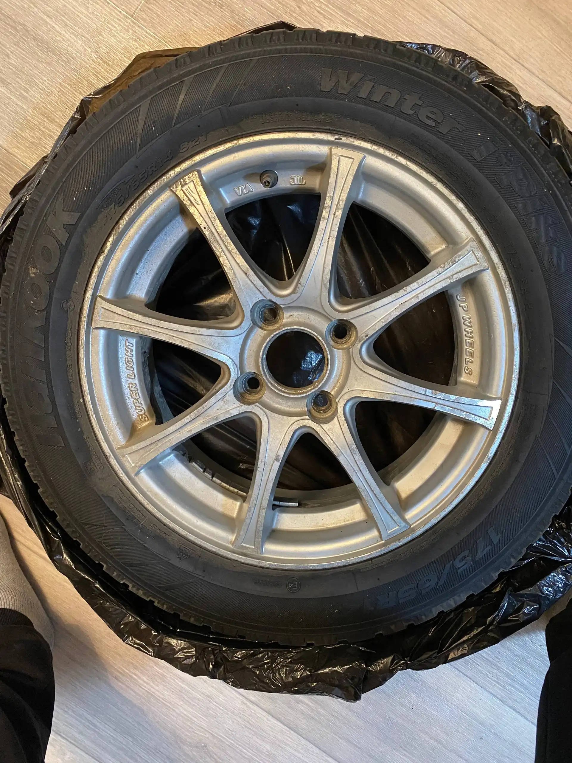 Продажа автозапчастей и аксессуаров