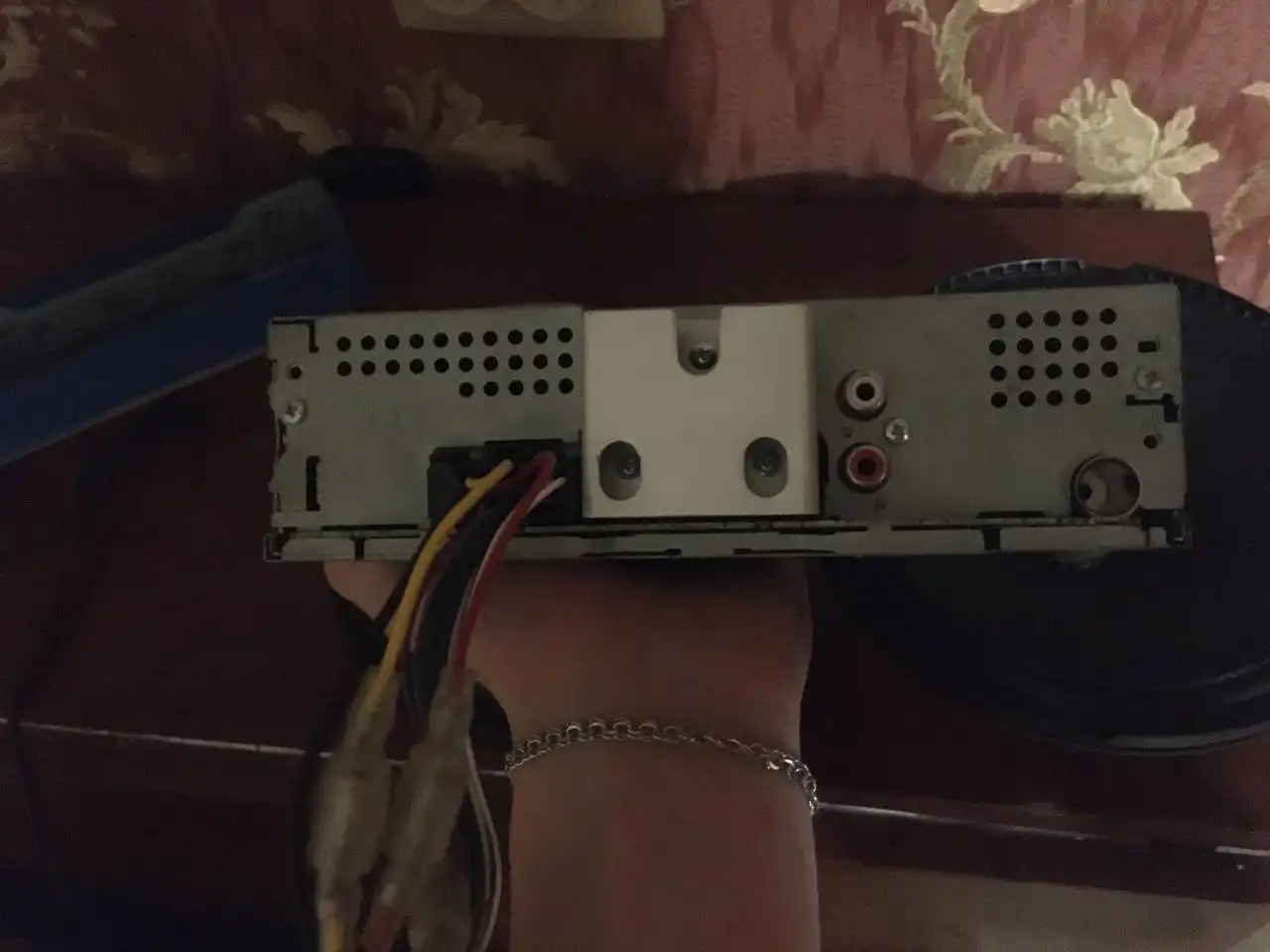 Продам динамики и магнитолу