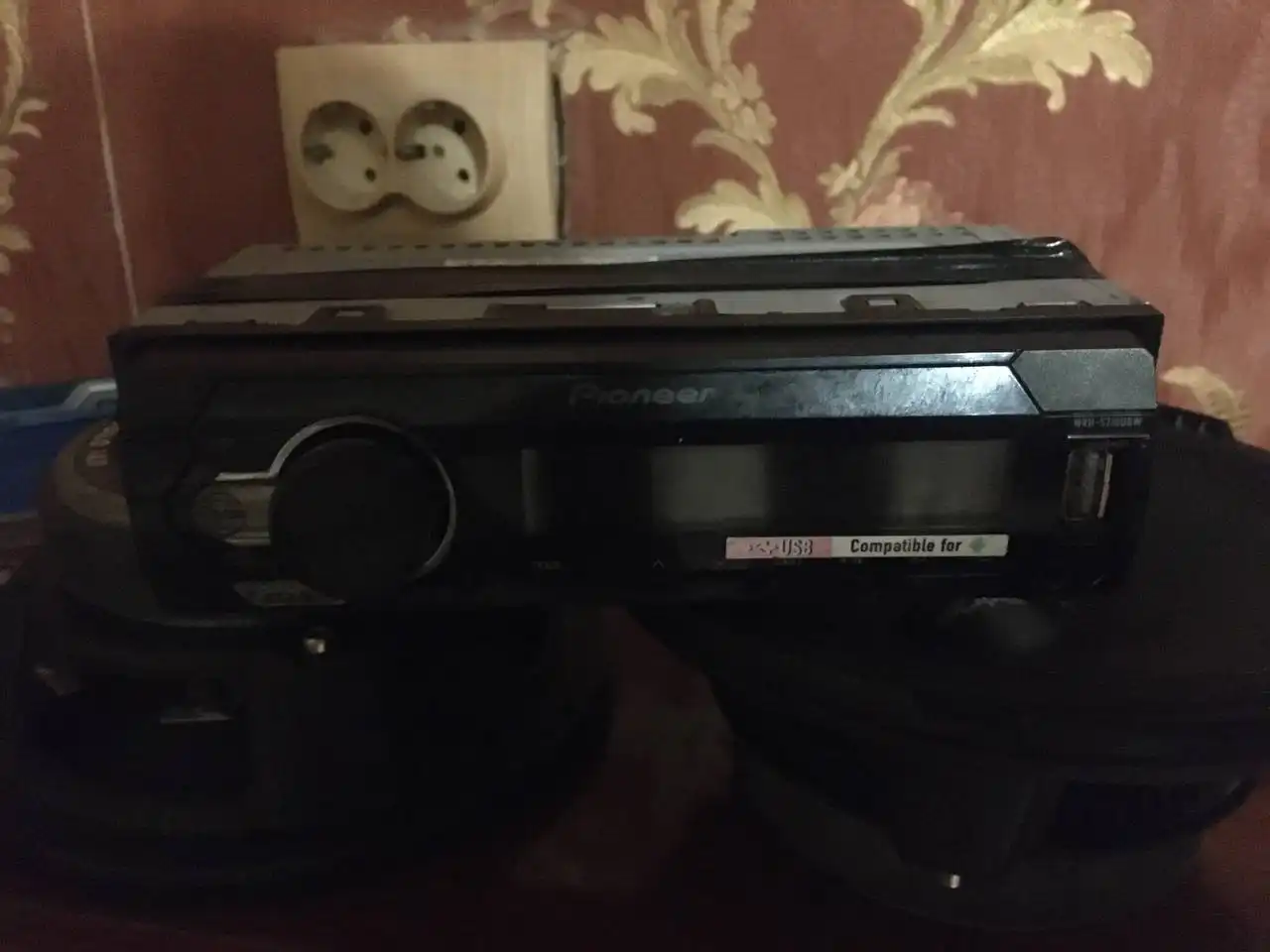 Продам динамики и магнитолу