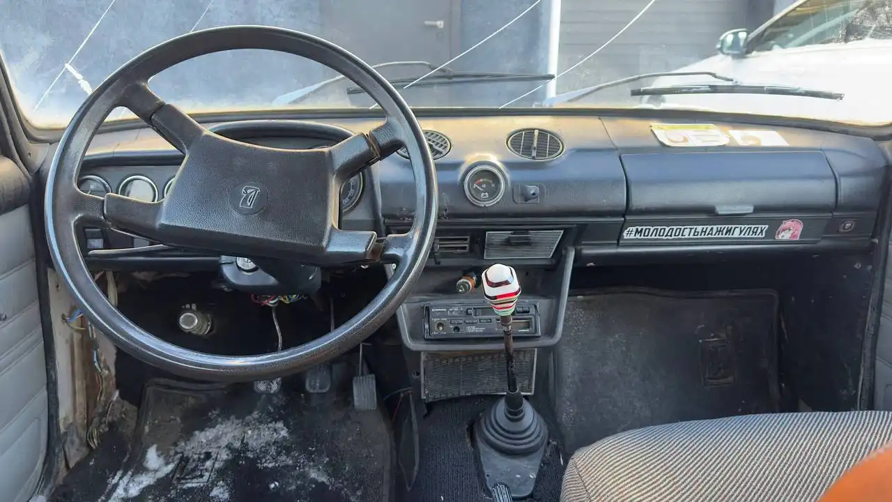 ВАЗ 2103 в хорошем состоянии с зимней резиной
