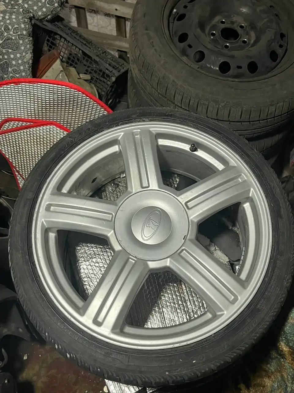 Продажа торусов R17 205/40 с двумя новыми покрышками - Запчасти (Авто) в Магнитогорск