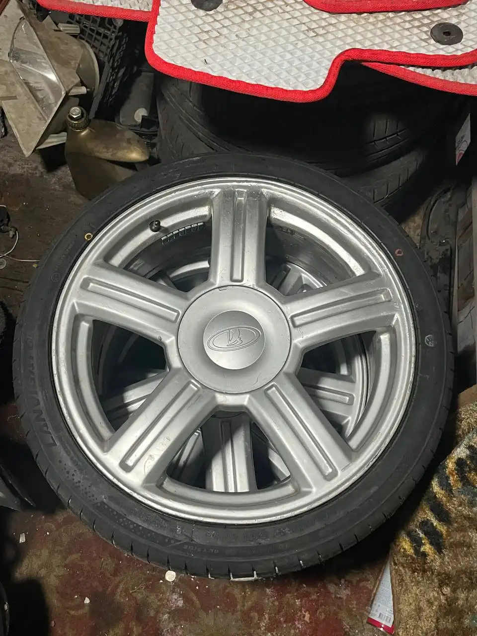 Продажа торусов R17 205/40 с двумя новыми покрышками - Запчасти (Авто) в Магнитогорск