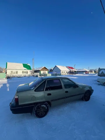 Продам Нексия 2006 года с литыми дисками и фаркопом - Автозвук в Магнитогорск