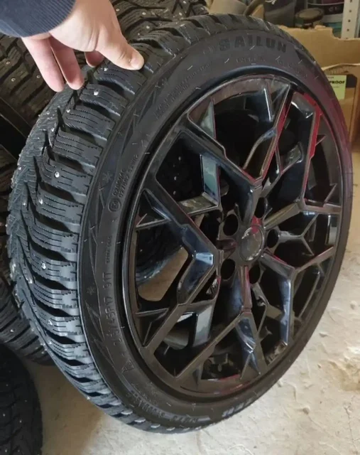 Зимние колеса hre vossen r17 шипованные - Автоаксессуары в Магнитогорск