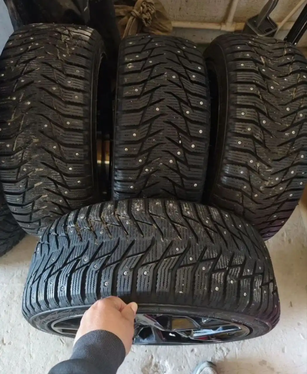 Зимние колеса hre vossen r17 шипованные - Колеса и диски (Запчасти) в Магнитогорск