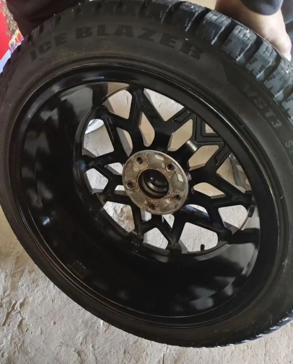 Зимние колеса hre vossen r17 шипованные - Колеса и диски (Запчасти) в Магнитогорск