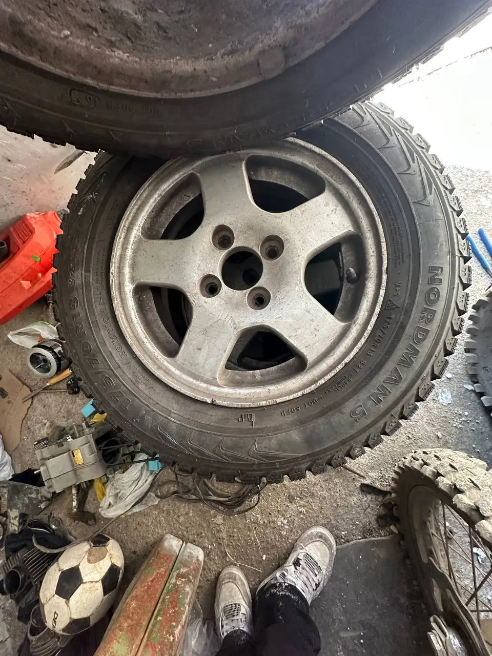 Продажа зимней резины Нордман 5 4:98 на литье и стартера на 3 болта - Запчасти (Авто) в Магнитогорск