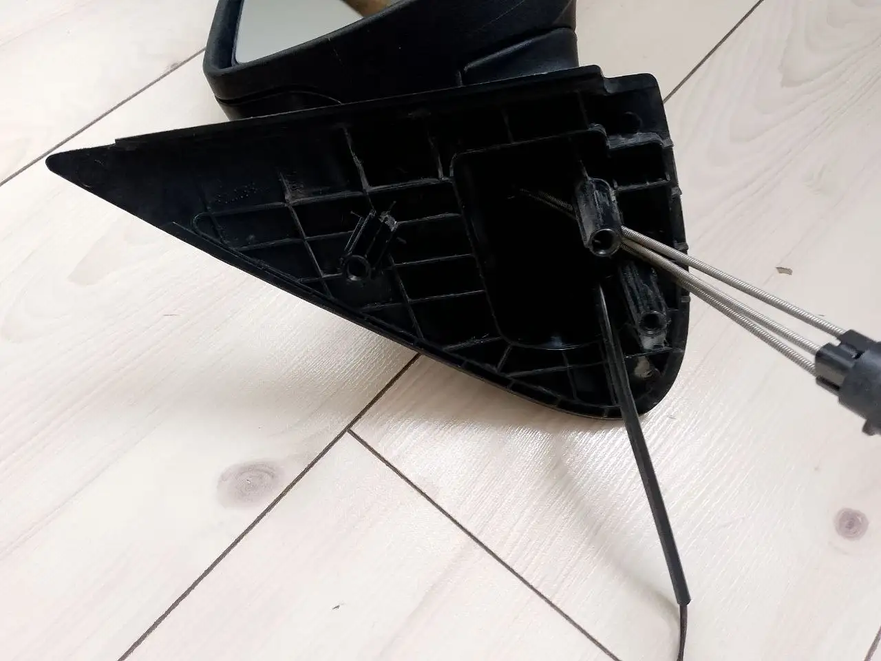 Продам правое зеркало на Гранта/Калина - Автозапчасти (Запчасти) в Магнитогорск