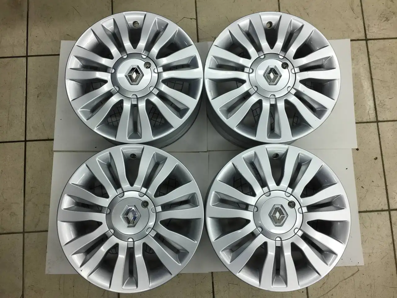Покупка оригинальных дисков на Рено Логан - Запчасти (Авто) в Магнитогорск