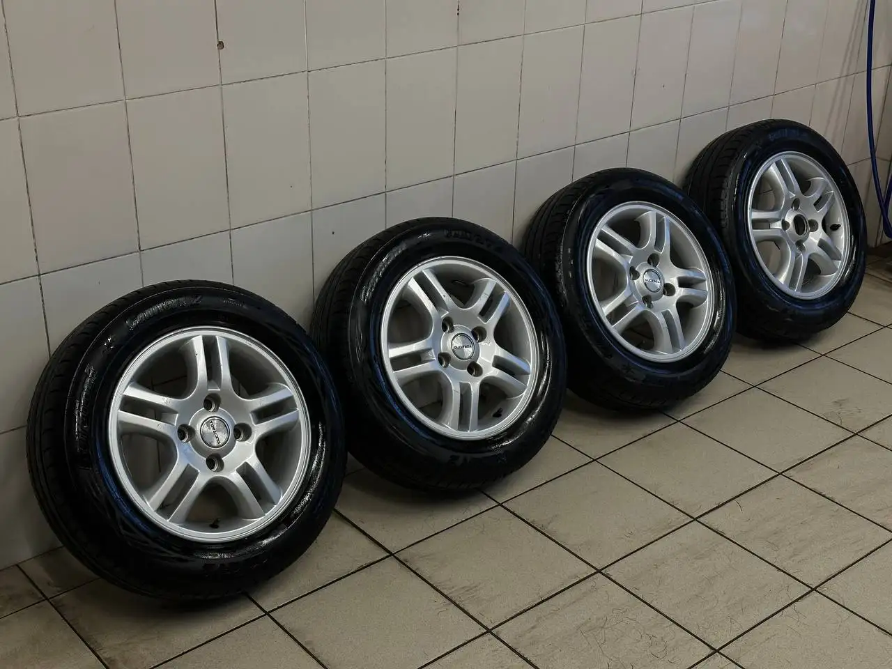 Шины 185/65/R15 4x114.3 в хорошем состоянии - Шины и диски (Авто) в Магнитогорск