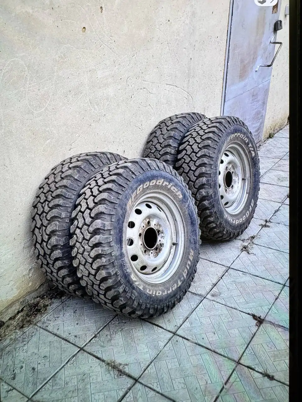 Шины 235/75 R15 - Шины и диски (Авто) в Магнитогорск