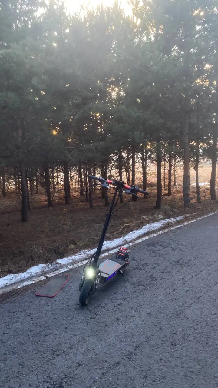 Продам электросамокат 600Вт, пробег 1800 км, аккумулятор 30-35 км - Электросамокаты (Электроника) в Магнитогорск