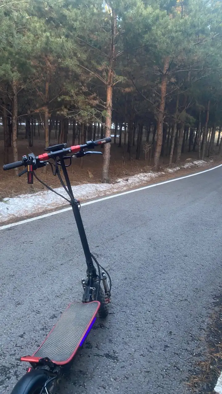 Продам электросамокат 600Вт, пробег 1800 км, аккумулятор 30-35 км - Электросамокаты (Электроника) в Магнитогорск