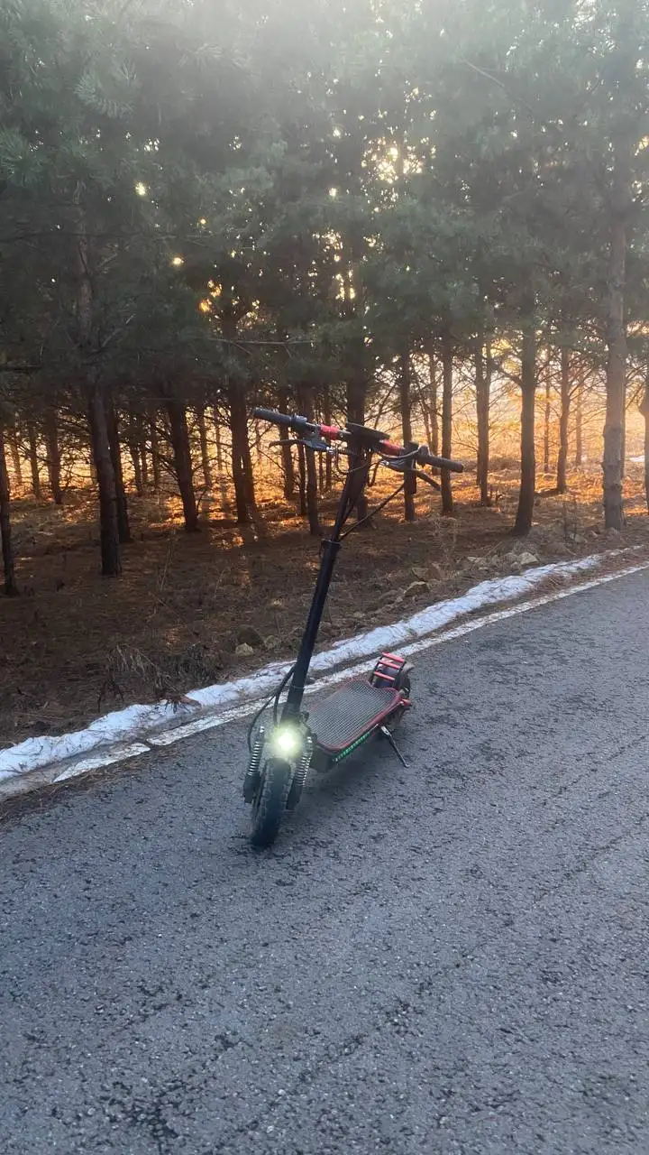 Продам электросамокат 600Вт, пробег 1800 км, аккумулятор 30-35 км - Электросамокаты (Электроника) в Магнитогорск