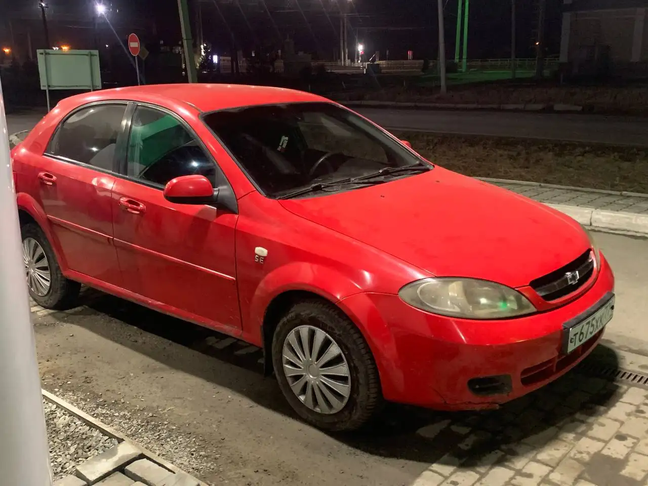 Шевроле Лачетти 2004 г., механика, 1.4, красный - Авто в Челябинск