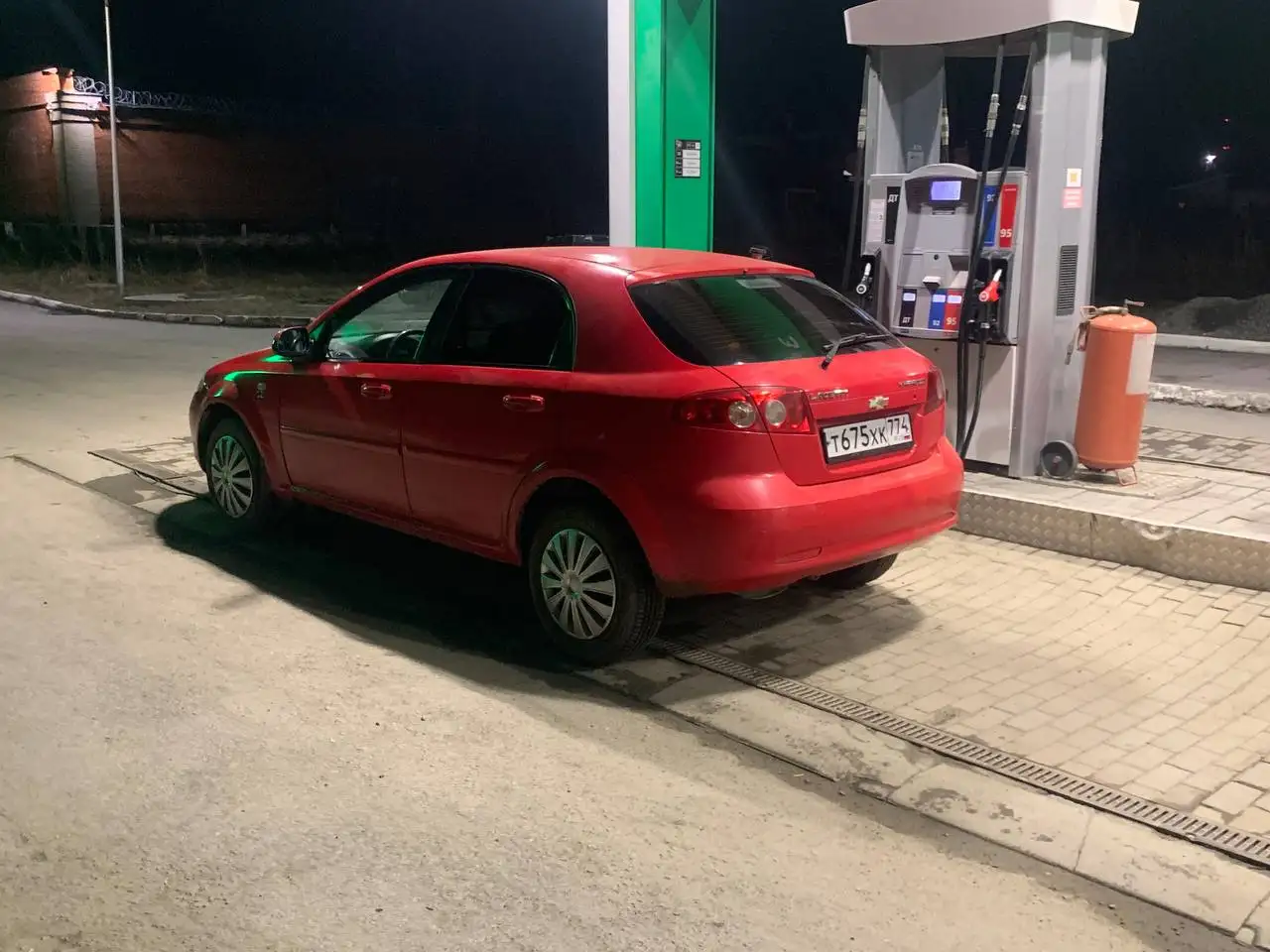 Шевроле Лачетти 2004 г., механика, 1.4, красный - Авто в Челябинск