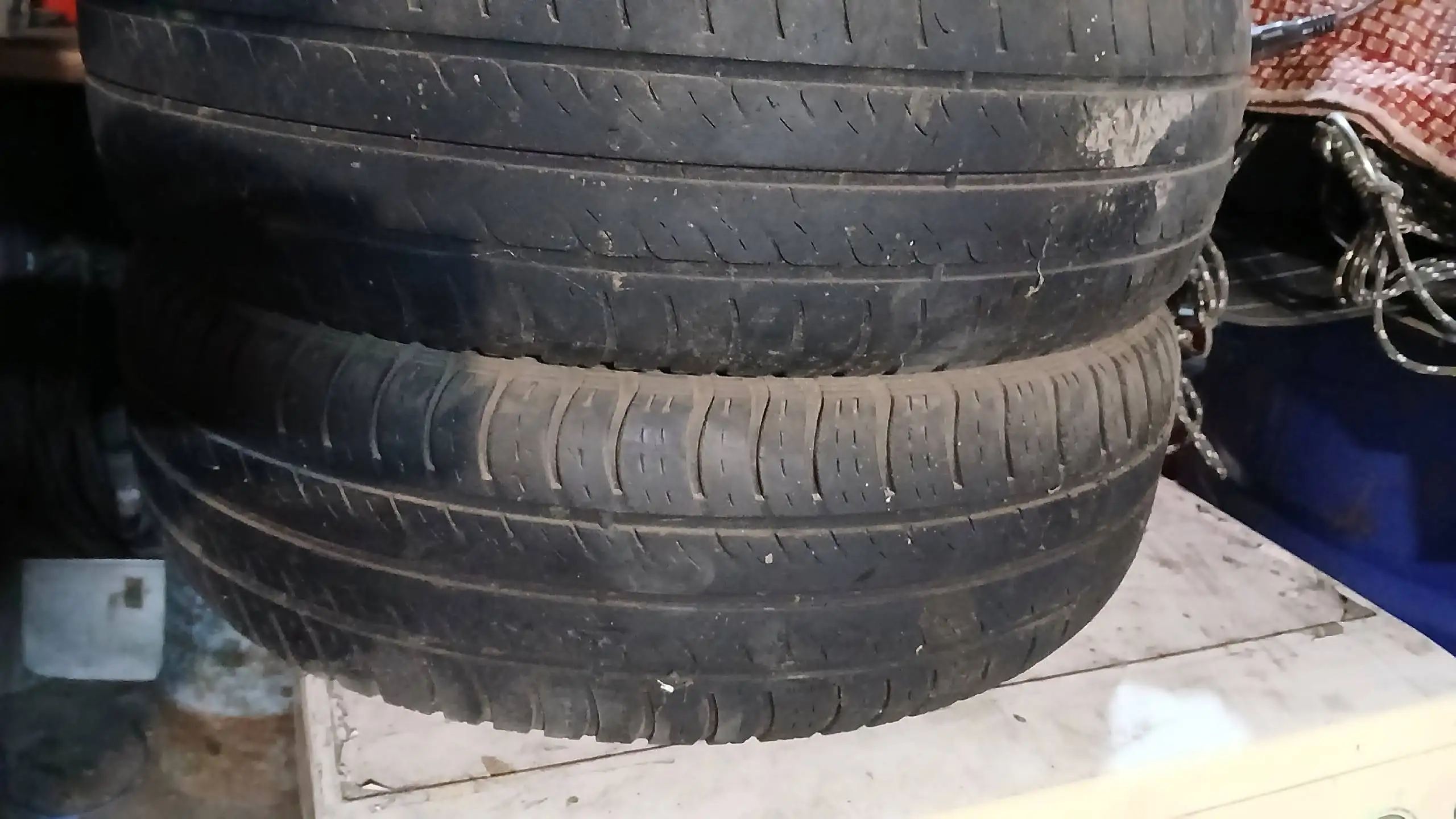 Продам шины: пара зимних и пара летних - Шины и колёса (Авто) в Магнитогорск