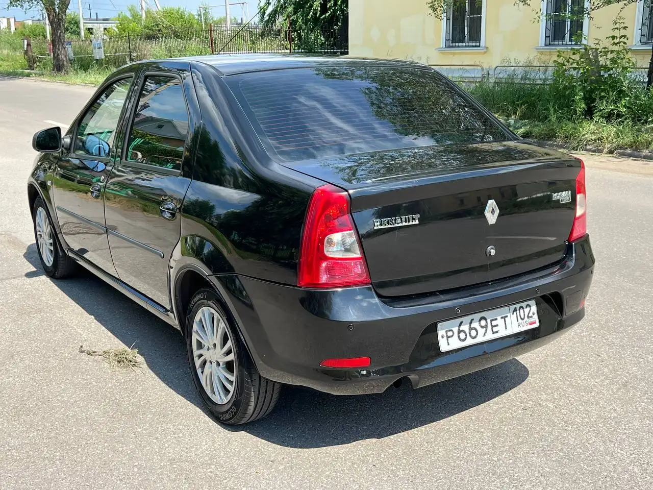 Renault Logan 2013, 1.6 механика - Легковые автомобили (Авто) в Магнитогорск