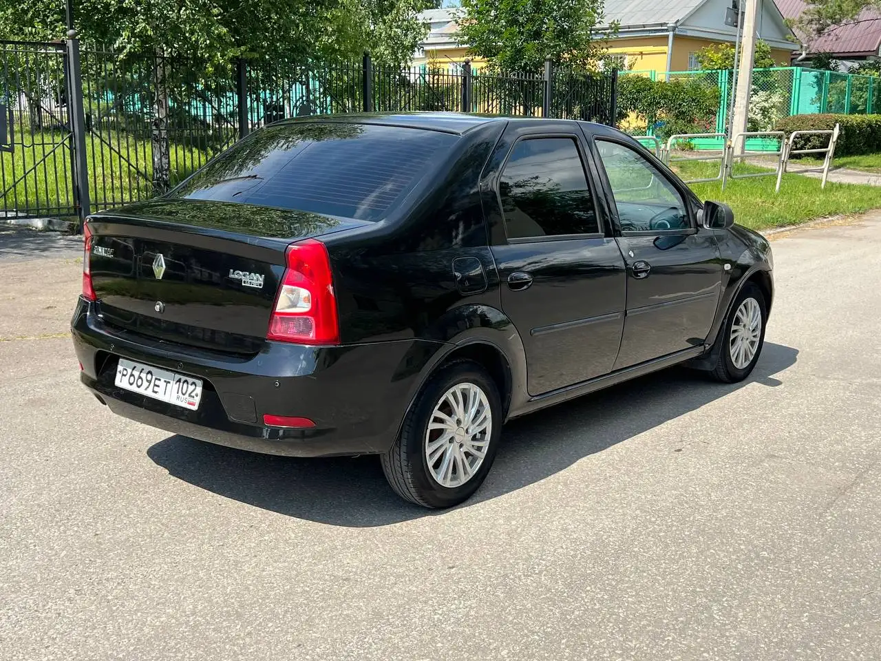 Renault Logan 2013, 1.6 механика - Легковые автомобили (Авто) в Магнитогорск