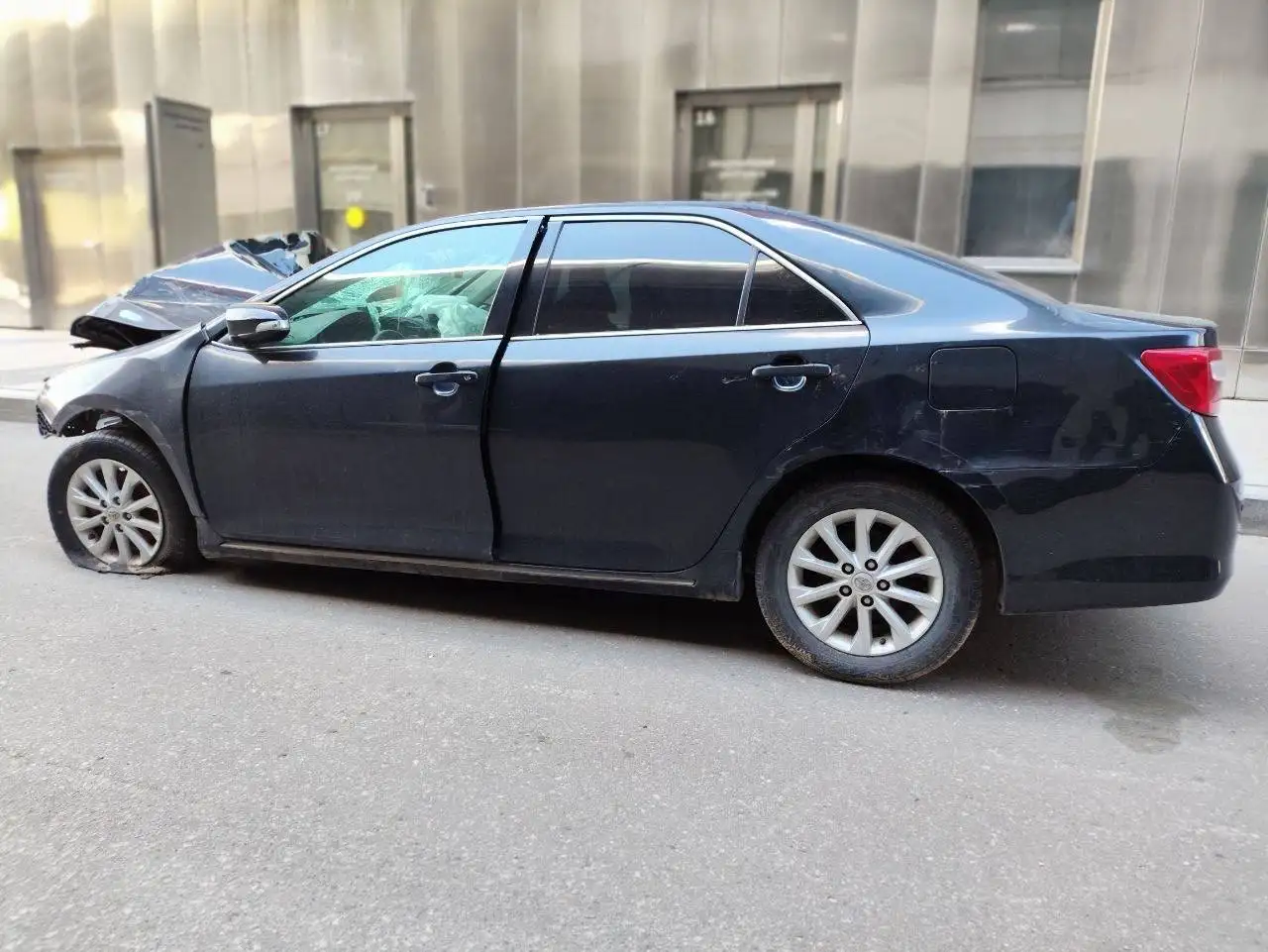Toyota Camry 7 поколение 2012, битая - Легковые автомобили (Авто) в Москва