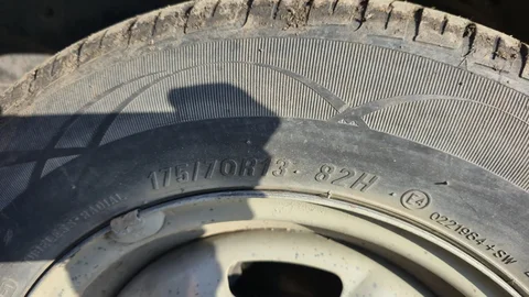 Куплю 2 покрышки вместе с дисками - Шины и диски в Магнитогорск