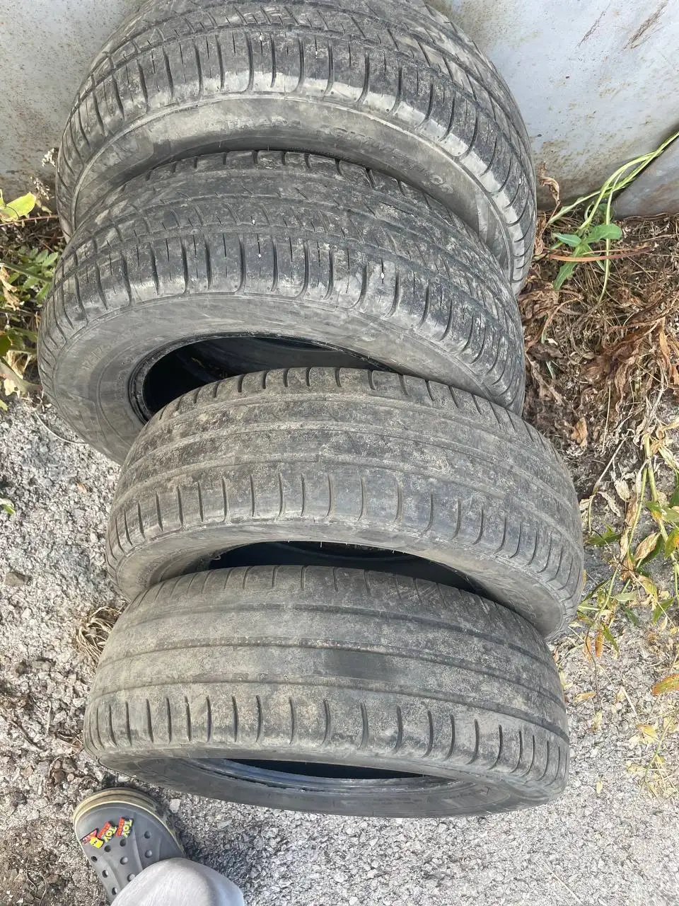 Продам шины Pirelli 205/60R16 и 175/65R13 - Шины и диски (Авто) в Магнитогорск