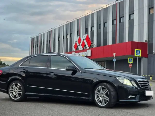 Mercedes-Benz E-Класс (W212) 2011 - Hyundai Accent в Москва