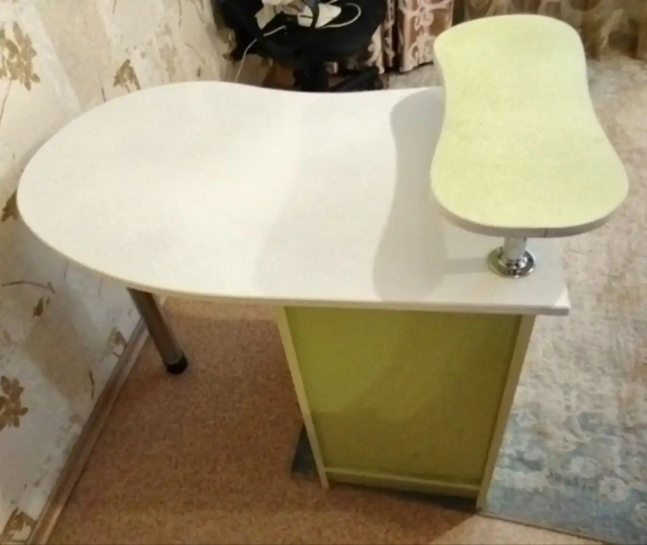 Столик для маникюра