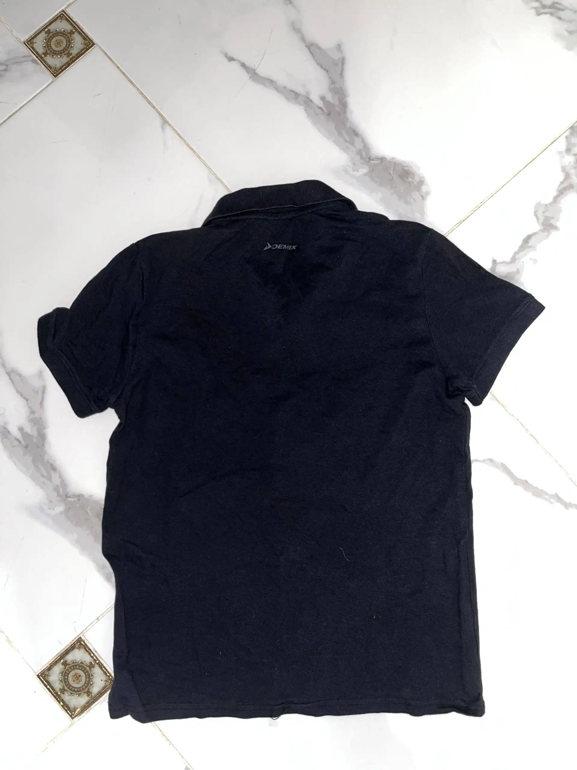 Продам новую куртку Demix