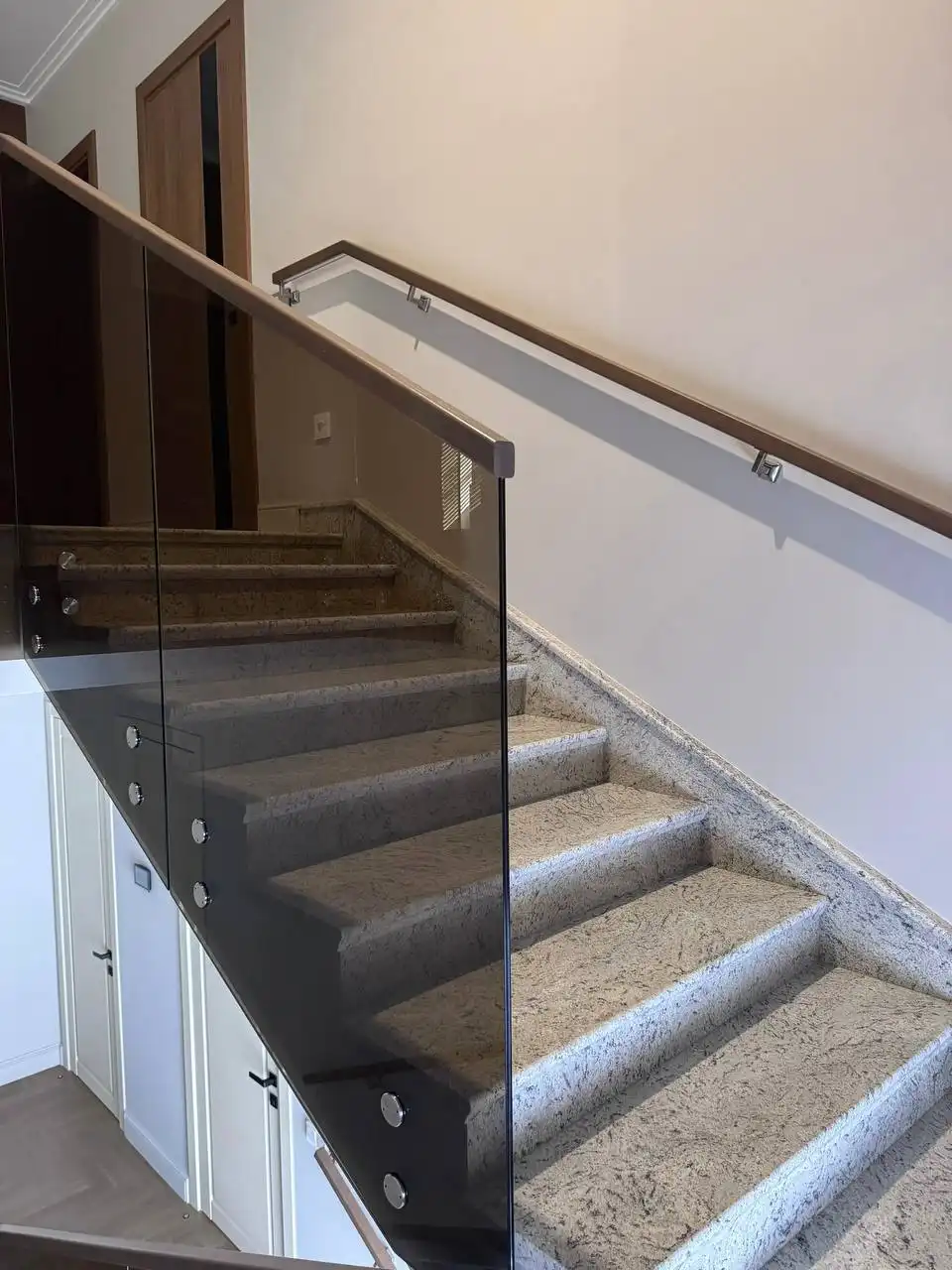 Изготовление конструкций из закаленного стекла на заказ