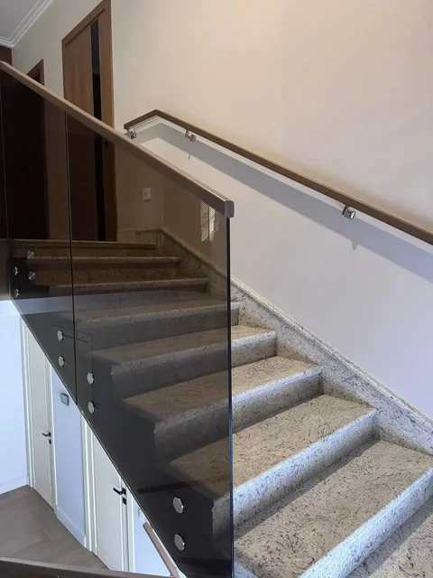 Изготовление конструкций из закаленного стекла на заказ - Услуги в Краснодар