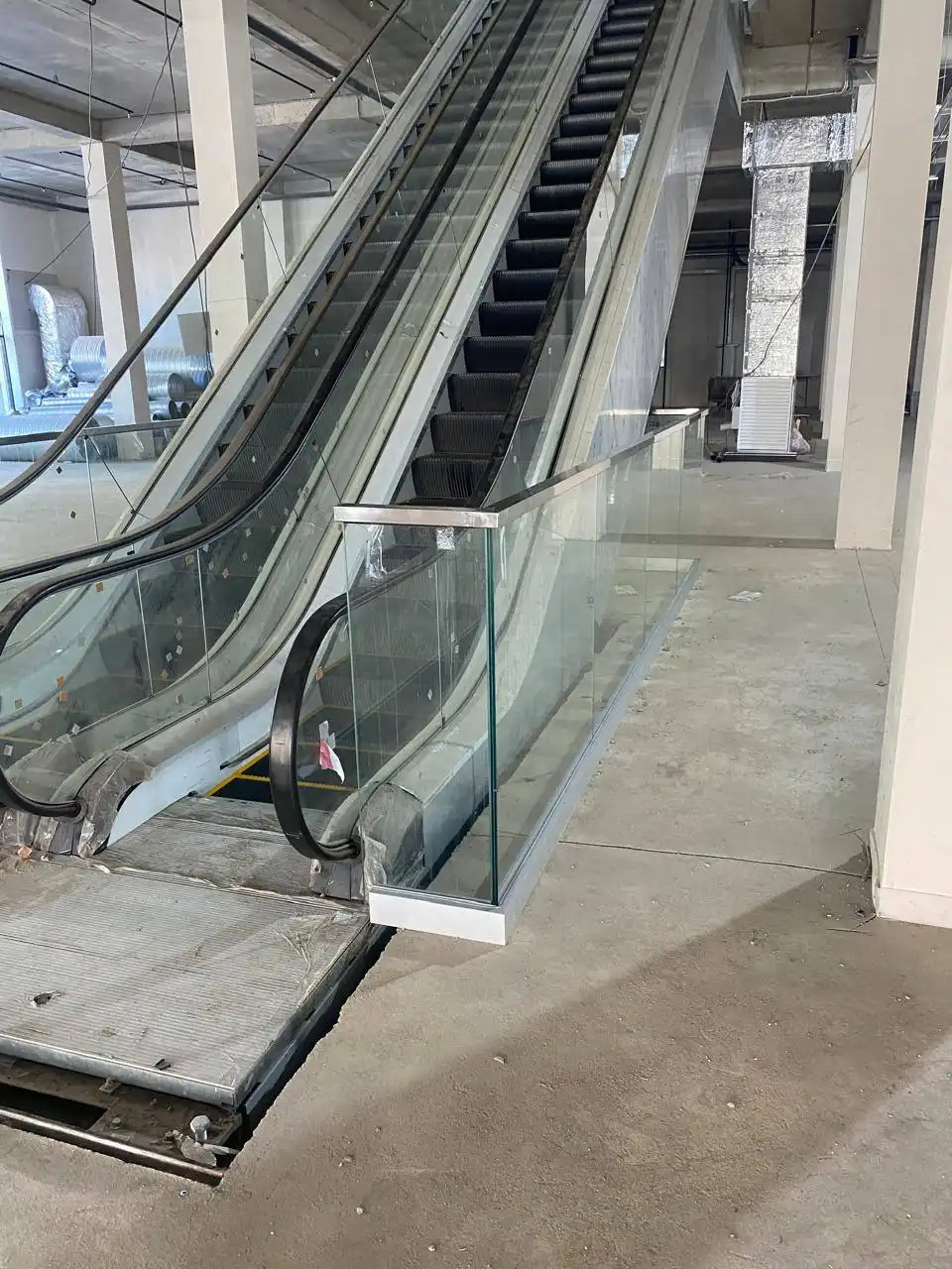 Изготовление конструкций из закаленного стекла на заказ