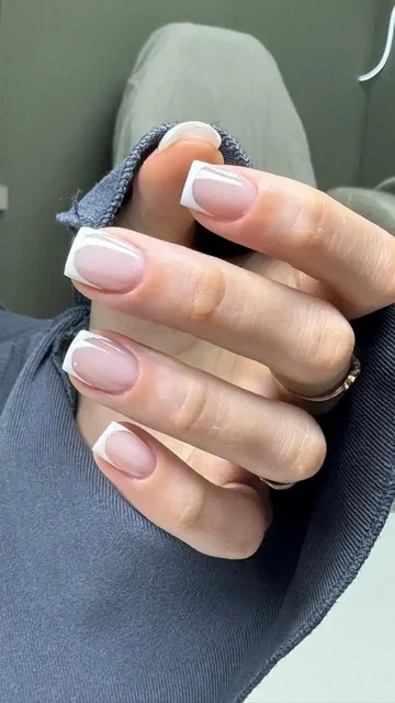 Маникюр, педикюр и наращивание ногтей в студии - Работа в Краснодар