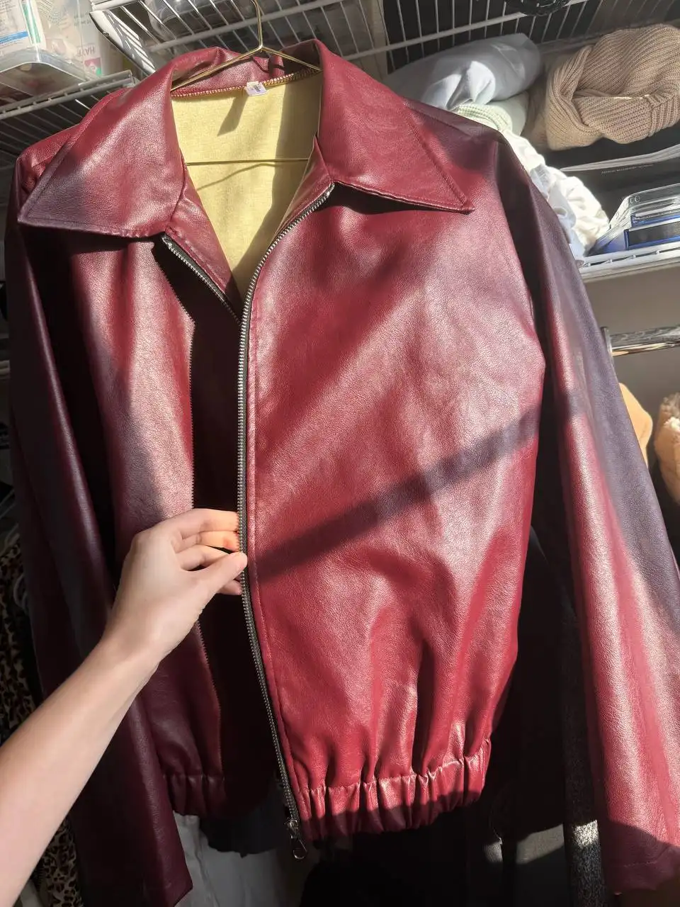 Куртка женская кожаная бордовая оверсайз