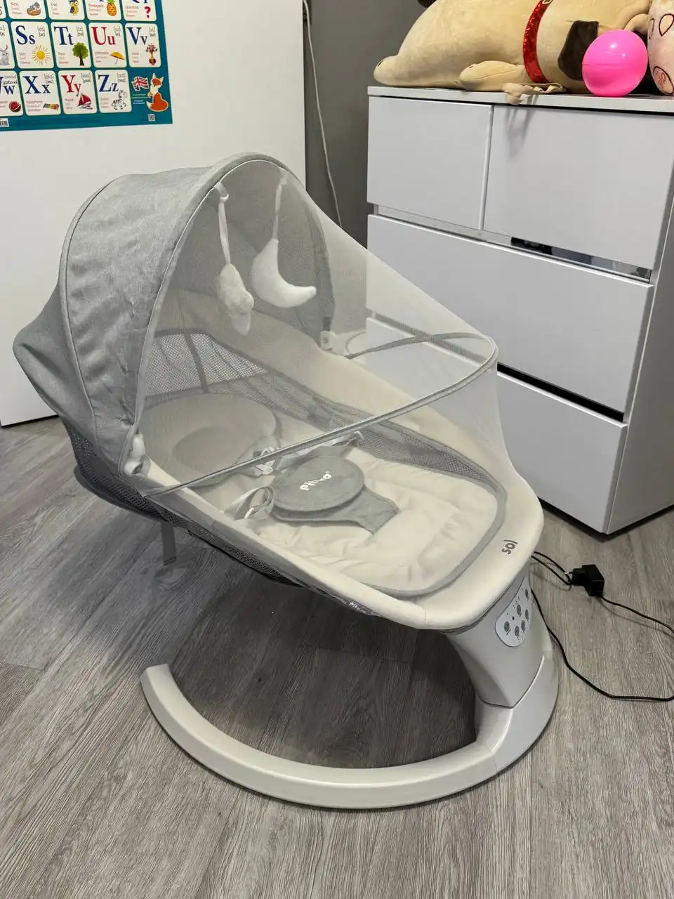 Детские качели Б/У месяц с 4 режимами укачивания