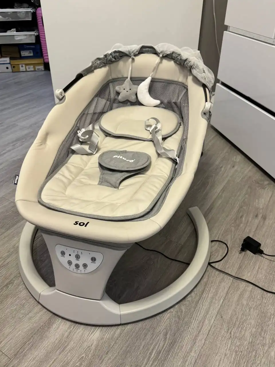 Детские качели Б/У месяц с 4 режимами укачивания