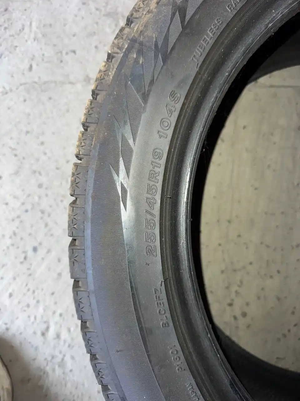 Зимняя резина 255/45R19