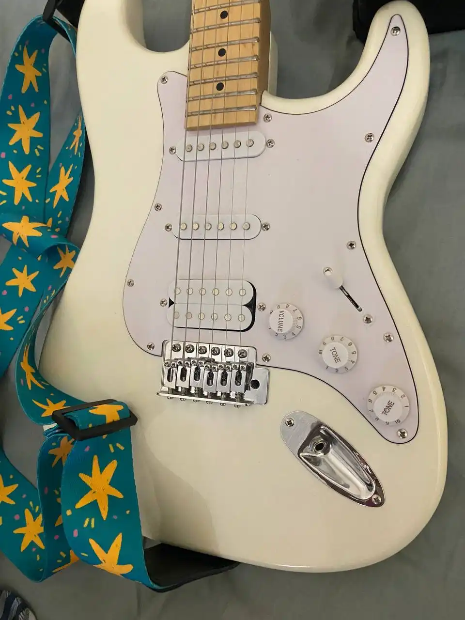 Продажа электрогитары Fabio ST200 WH с комбоусилителем Leem S10G