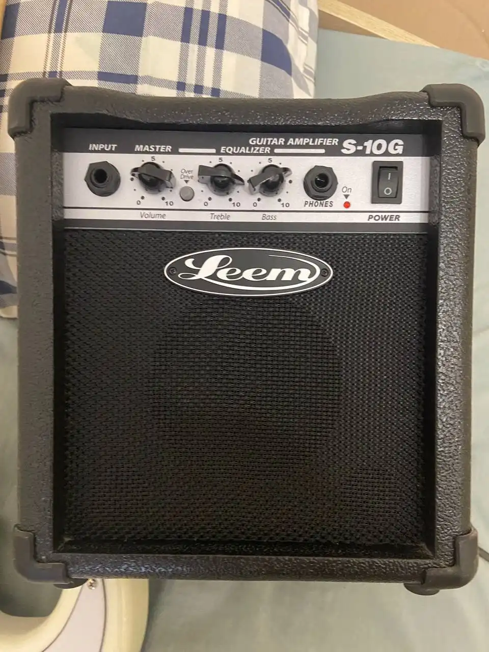 Продажа электрогитары Fabio ST200 WH с комбоусилителем Leem S10G