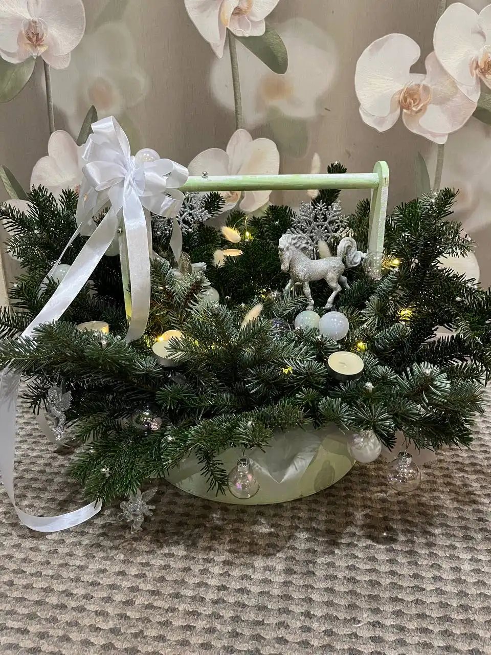 Новогодняя композиция из хвои на заказ